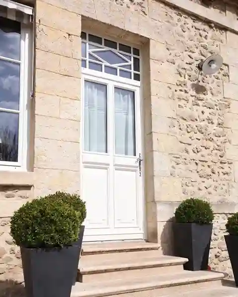 Porte d’entrée sécurisée à Brignoles : comment renforcer la protection de votre maison ?